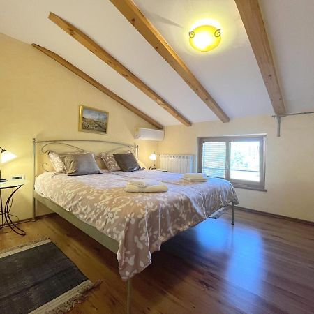 Holiday Home Valmoneda Ровінь Екстер'єр фото