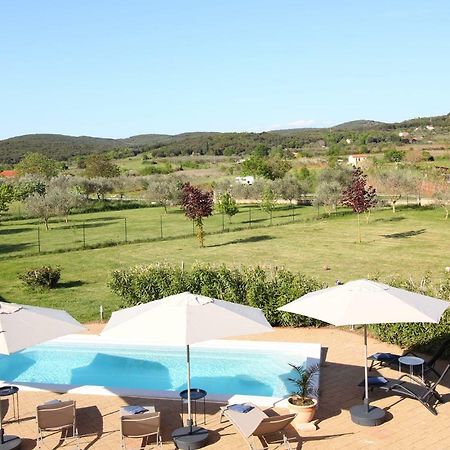 Holiday Home Valmoneda Ровінь Екстер'єр фото