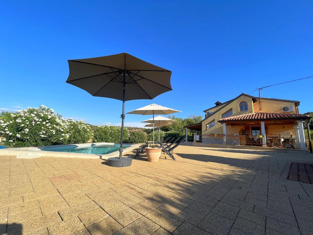 Holiday Home Valmoneda Ровінь Екстер'єр фото