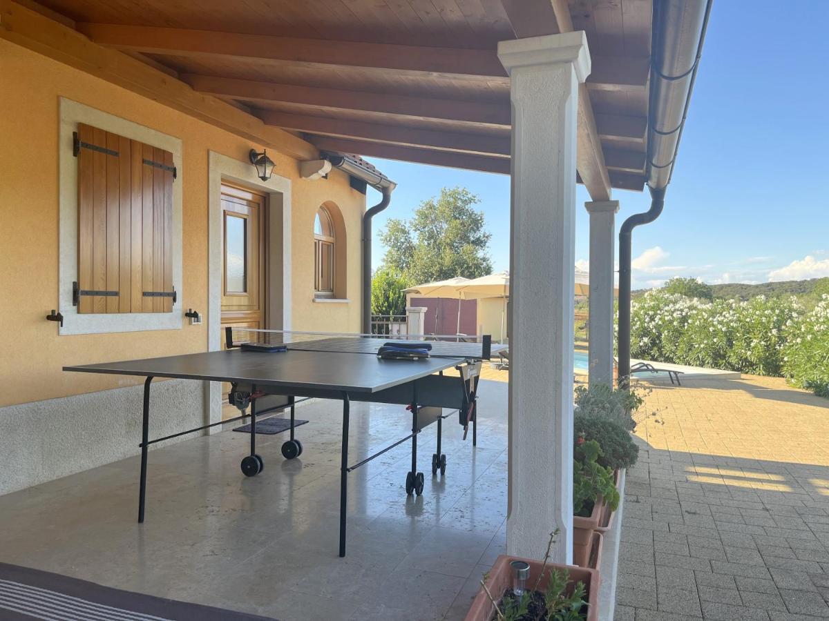 Holiday Home Valmoneda Ровінь Екстер'єр фото