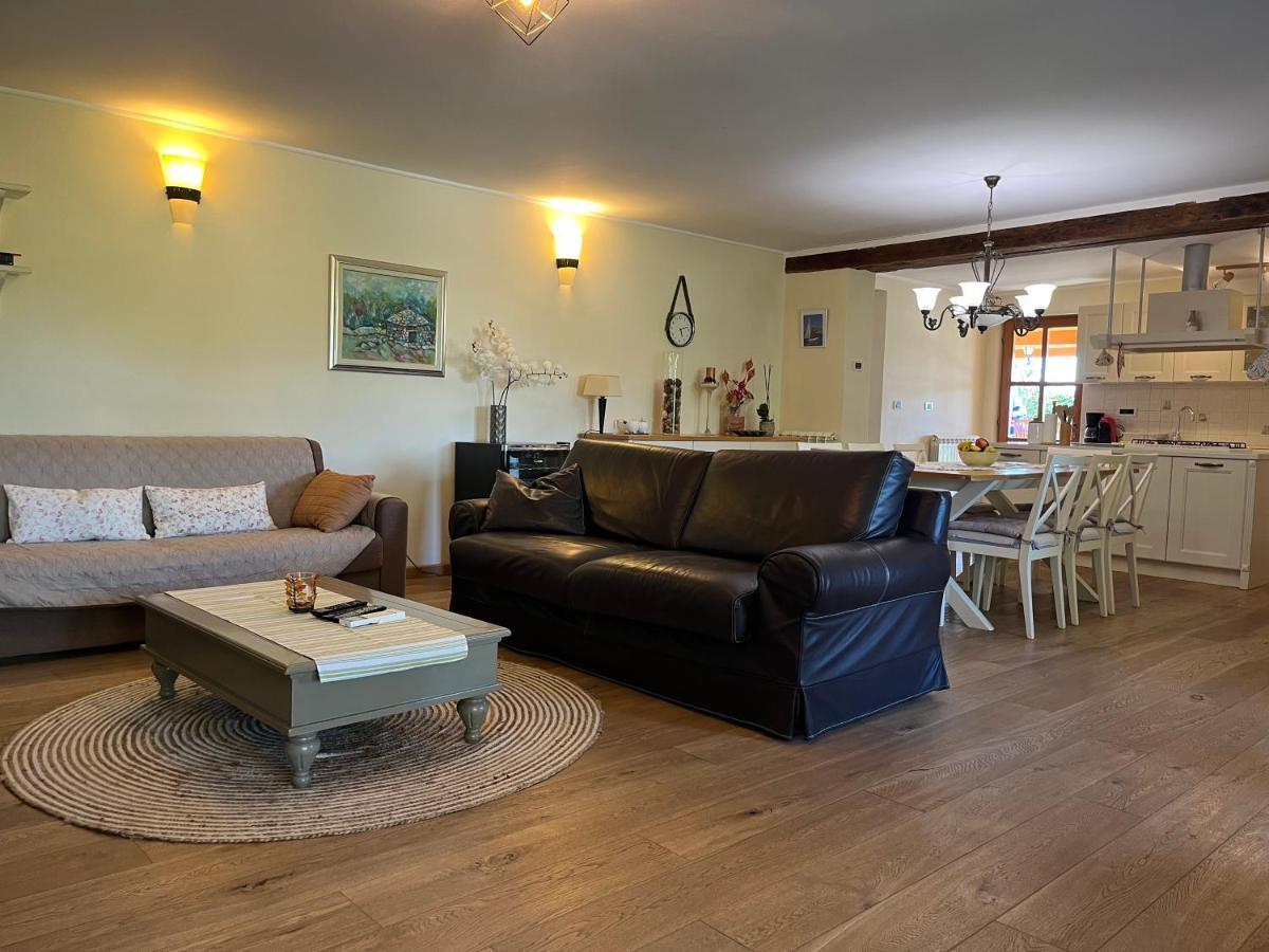 Holiday Home Valmoneda Ровінь Екстер'єр фото