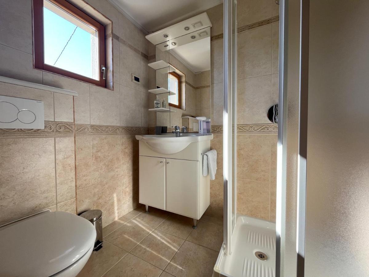 Holiday Home Valmoneda Ровінь Екстер'єр фото