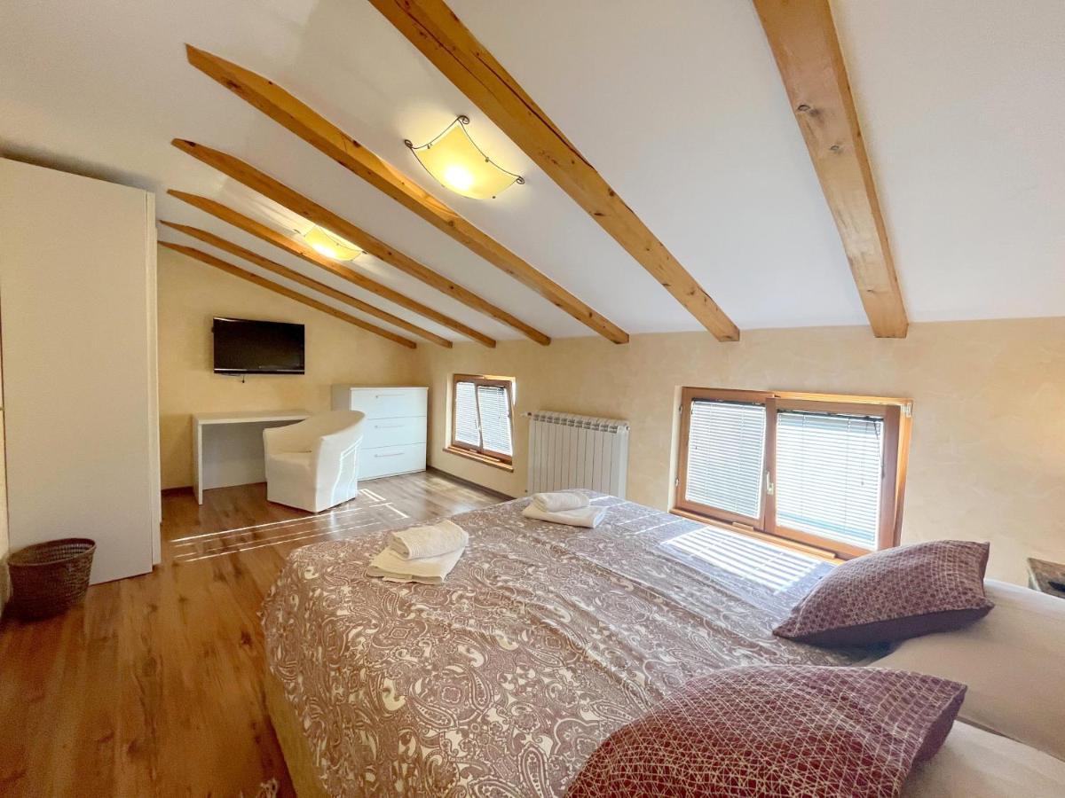 Holiday Home Valmoneda Ровінь Екстер'єр фото