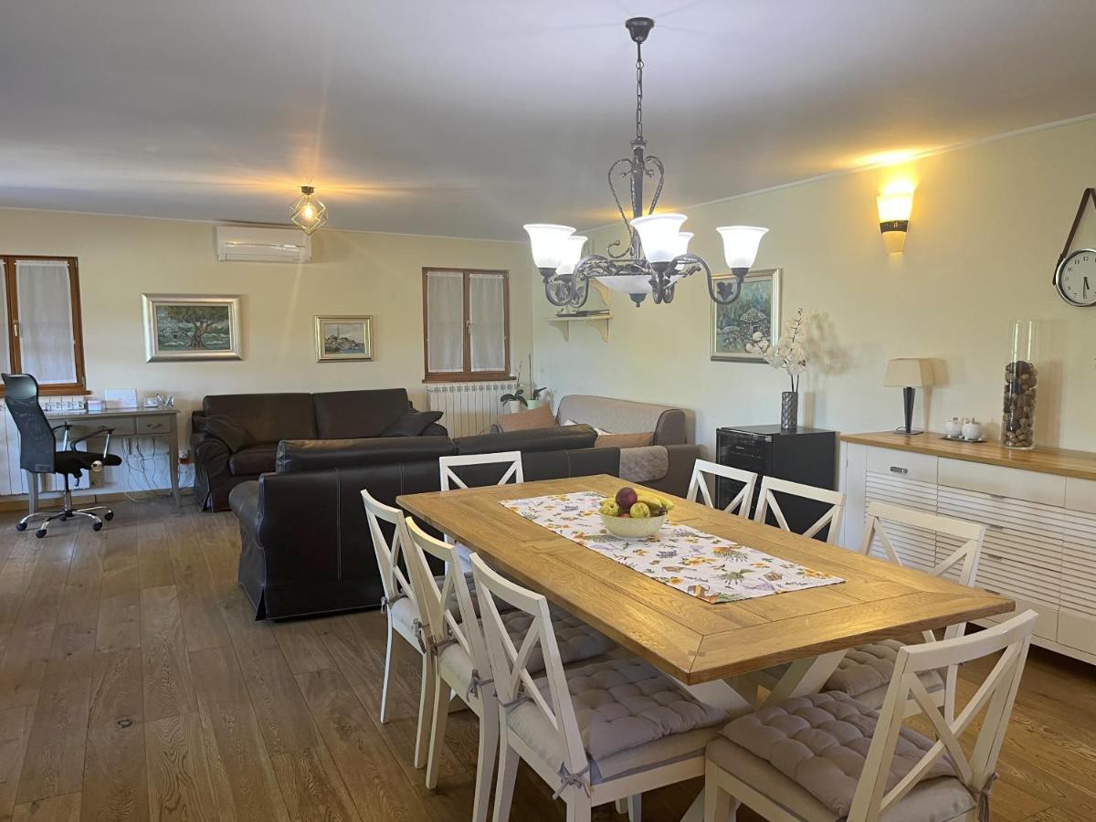 Holiday Home Valmoneda Ровінь Екстер'єр фото
