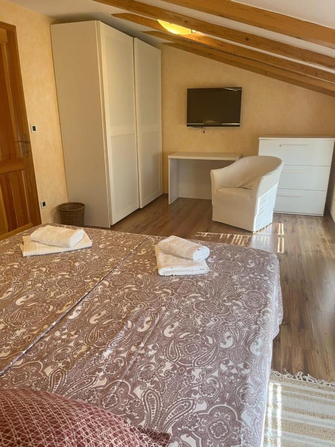 Holiday Home Valmoneda Ровінь Екстер'єр фото