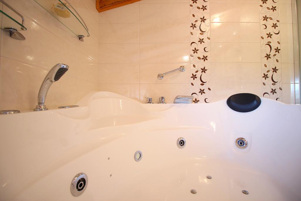 Holiday Home Valmoneda Ровінь Екстер'єр фото